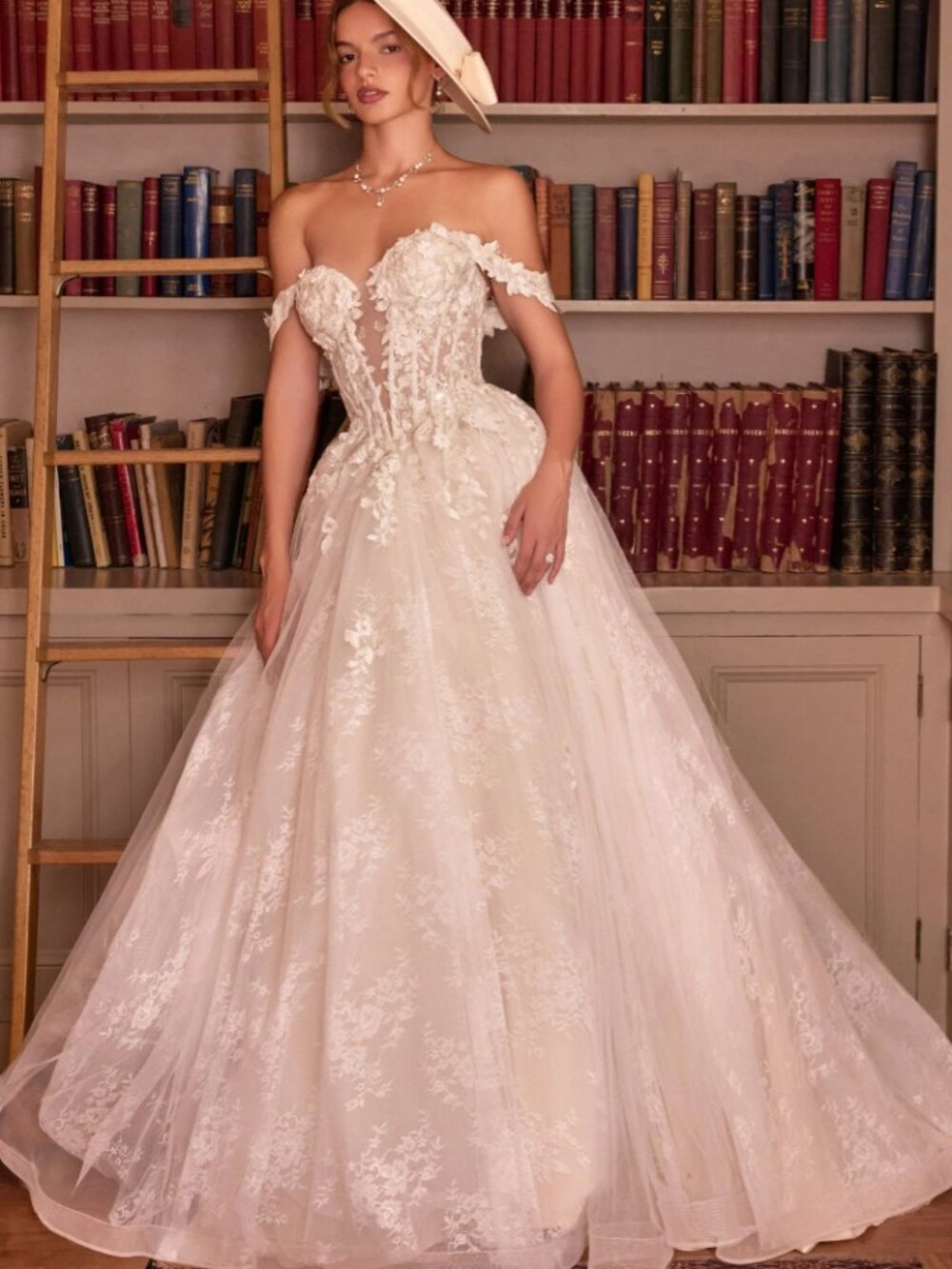 NEW FRENCH WHITE Evening Gown Floor Length Formal Elegant Stunning WL093